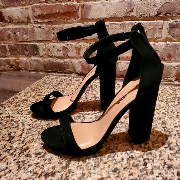 Heels Fashion Nova - Picture 3 of 4